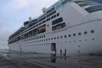 Migración coordinó los controles documentales durante la escala del crucero, procurando agilizar el flujo de visitantes sin descuidar los controles de seguridad.