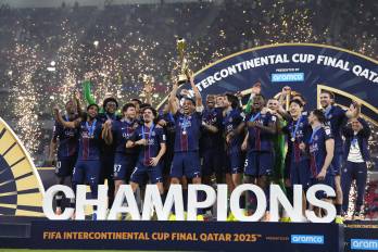 El PSG celebrando su primer título de la Copa Intercontinental en el 2025.