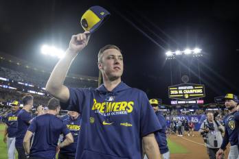El pitcher Jacob Misiorowski, de los Cerveceros de Milwaukee.