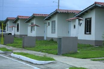 Las propiedades no horizontales cayeron 6.5% en 2025, arrastradas por una fuerte contracción de 13.5% en las hipotecas de casas y terrenos.