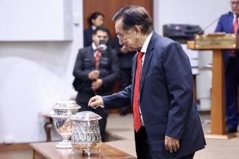 Balcázar se impuso en segunda vuelta a la candidata María del Carmen Alva y asumirá la Presidencia interina del Perú.