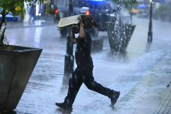 Viernes con lluvias intermitentes y cielo parcialmente nublado en todo el país.