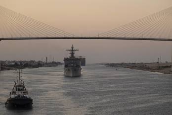 Los ataques de los hutíes han afectado el tránisto de buques por el canal de Suez.
