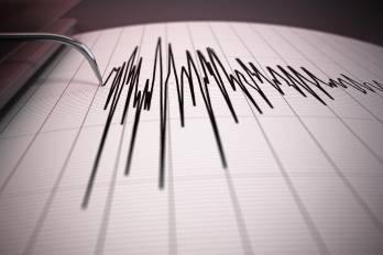 El primer sismo ocurrió a la 1:37 a. m., con una magnitud de 5.0 .