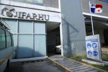 Fachada de la sede del Ifarhu en ciudad de Panamá.