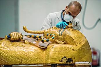 El ataúd dorado de Tutankamón, trasladado desde su tumba en Luxor, fue uno de los trabajos más complejos.
