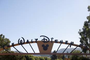 Foto de archivo que muestra la puerta de Walt Disney Co. Studios en Burbank, California, EE.UU.