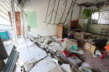 Entre las estructuras afectadas figuran más de 1,250 viviendas, más de 600 centros educativos oficiales y cerca de 90 edificios gubernamentales.