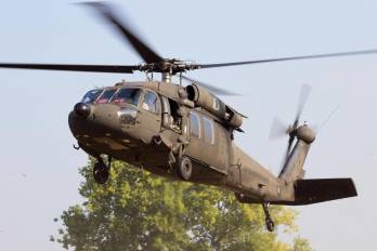 Fotografía ilustrativa de un helicóptero UH-60 Black Hawk, modelo de la aeronave involucrada en el accidente ocurrido en Cauca, Colombia.