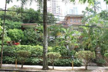 Fachada de la casa Carlos A. Mendoza.