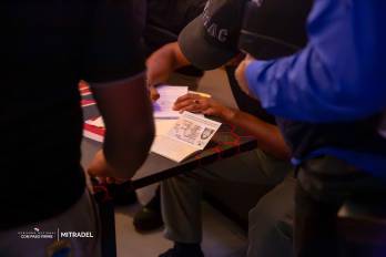Unos 22 extranjeros laboraban sin permiso de trabajo y 12 no contaban con estatus migratorio.