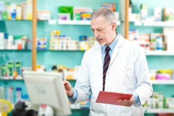 Medicamentos dispensados en mostrador; la propuesta plantea subir el descuento al 25% y vincularlo obligatoriamente a una receta médica.