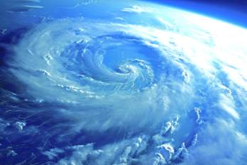 El centro del huracán es conocido como el ojo de la tormenta.