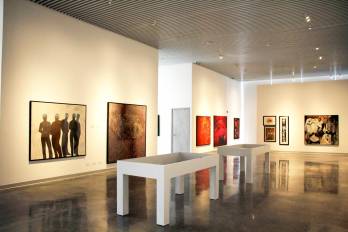 Alrededor de 50 obras forman parte de la muestra que se exhibe en Espacio Arte. La mayoría de ellas, de gran formato. Una constante en la colección.