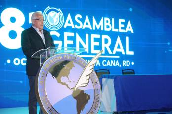 El presidente de la SIP, José Roberto Dutriz, habla durante la ceremonia inaugural de la 81ª Asamblea General de la Sociedad Interamericana de Prensa (SIP), en Punta Cana (República Dominicana)