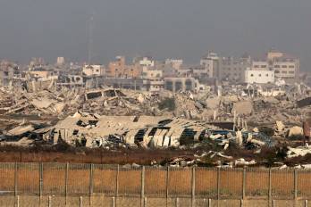 Esta imagen, tomada desde la frontera de Israel con la Franja de Gaza, muestra edificios destruidos en el territorio palestino asediado el 17 de septiembre de 2025.