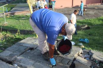 Por grupos de edad, el mayor número de casos se registra entre personas de 35 a 49 años (183 casos) y de 25 a 34 años (175 casos)