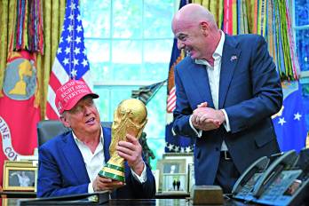El presidente de los Estados Unidos, Donald Trump (izq.) y el presidente de la FIFA, Gianni Infantino.