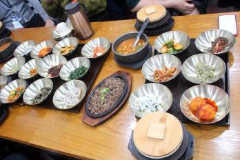 Hanjeongsik o comida completa