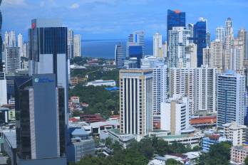 El acceso al mercado global ha permitido a Panamá expandir y diversificar su base de inversionistas.