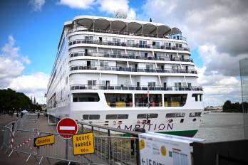 Las autoridades sanitarias francesas investigan el origen del brote que afectó a decenas de pasajeros en un crucero atracado en Burdeos.