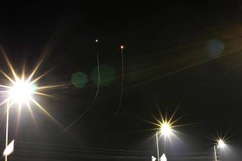 El sistema de defensa israelí intercepta los drones enviados por Irán. EFE/EPA/ATEF SAFADI