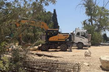 Trabajos llevados a cabo en los terrenos de Jerusalén Oeste que EE.UU. ha arrendado por un dólar y durante 99 años a Israel para construir su nueva embajada, aunque la parcela perteneció hasta 1950 a diecinueve familias palestinas expulsadas de la zona. EFE/Guillermo Azábal
