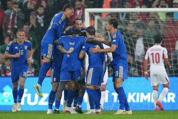 Los jugadores de Italia celebran uno de los goles ante Turquía.