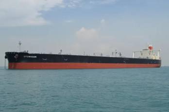 El fuego fue controlado y extinguido por botes de rescate iraquíes que acudieron al lugar.
