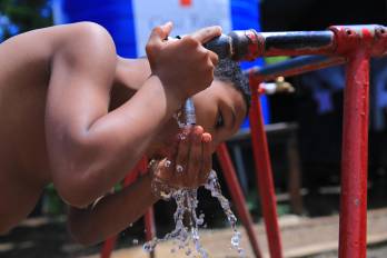 El 5.6% de la población en Panamá carece de agua potable, según la Cepal.