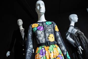 Vestidos de Yves Saint Laurent.