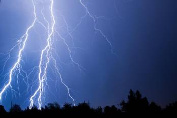 Se prevén aguaceros dispersos con tormentas eléctricas.