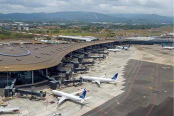 La terminal aérea indicó que sus equipos técnicos trabajan en coordinación con las aerolíneas para reorganizar.