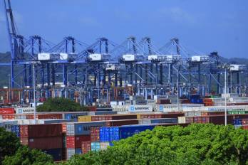 Panamá cuenta con puertos tanto en el atlántico como en el pacífico.