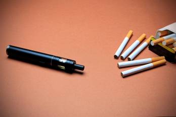 El cigarrillo amenaza a la juventud