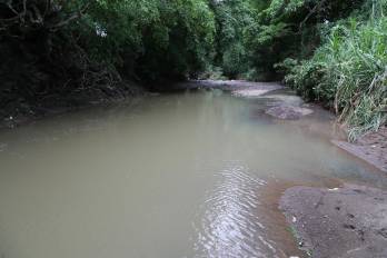 La contaminación llega de las quebradas a los ríos.