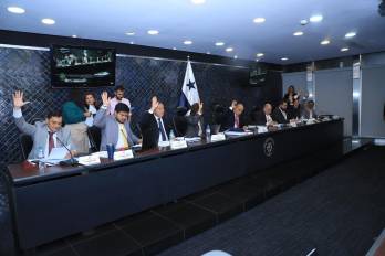 La votación continuará con tres bloques más.
