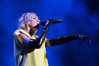 La cantante Ana Torroja durante su actuación este lunes en el festival Cap Roig que se celebra en la localidad gerundense de Palafrugell.