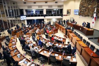 El proyecto fue aprobado con 50 votos a favor, dos abstenciones y un voto en contra.