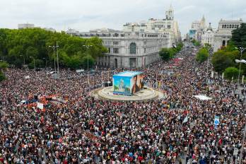 Manifestación convocada por el Sindicato de Inquilinas para denunciar la caída de los decretos de la vivienda y reclamar una rebaja del 50 % en los alquileres, y también la expropiación de las viviendas a los fondos buitres, mientras llama a la huelga general, este sábado.