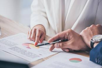 En el mundo corporativo, un “exit plan” es una estrategia financiera fría y calculada. Sin embargo, en la narrativa de nuestra existencia, un Plan de Salida es el acto de valentía con el que reconocer el cierre de un ciclo.