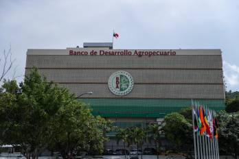 Fachada del edificio donde funcionas las oficinas del Banco de Desarrollo Agropecuario, BDA.