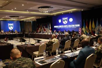 Representantes de seguridad y defensa de 19 países debaten la estrategia contra el crimen organizado transnacional.
