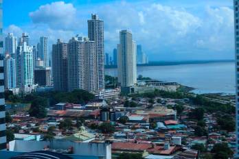 Panamá enfrenta una profunda desigualdad social, el 10% más rico de la población concentra el 66% de la riqueza y el 50% más pobre posee solo el 5%.