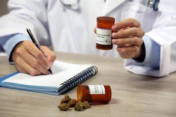 Los médicos que prescriban cannabinoides en Panamá deberán detallar diagnósticos, comorbilidades y tratamientos previos de forma obligatoria.