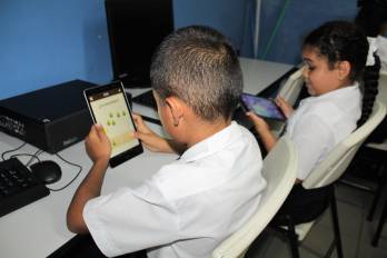 En total, 3.102 escuelas alrededor del país tendrán acceso a internet.