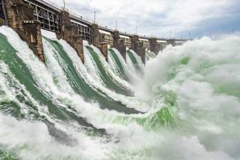 Los lagos del Canal alcanzan su máxima capacidad y se mantienen los vertidos para mantener las operaciones y proteger a las comunidades.