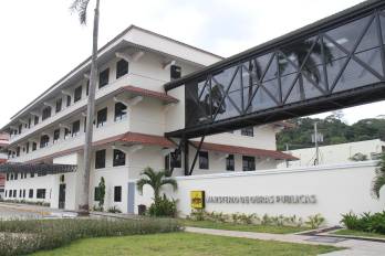 Fachada del Ministerio de Obras Públicas.