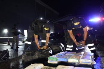 En La Mina, corregimiento de Cativá, se decomisaron 1,858 paquetes de presunta droga.