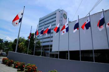 Se cuestiona la transparencia en la falta de publicidad de los pagos de los suplentes en la web de la Asamblea Nacional.